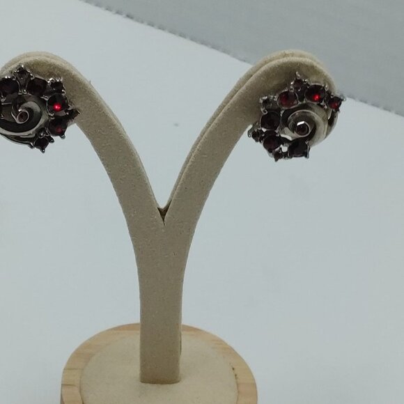 ⭐️5/$25 Vintage silver tone Royal Crest Screw Back Earrings Red Rhinestones Boho - Picture 7 of 10